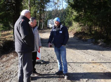 ASFALTIRANJE V BEGUNJAH 01 FOTO LJUBO VUKELIČ
